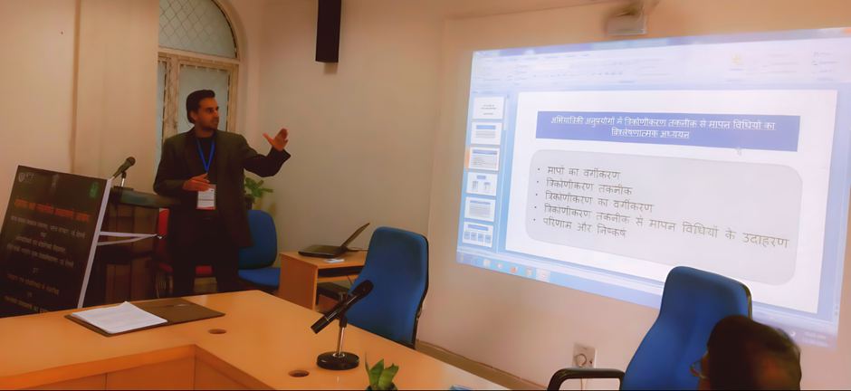 Bibhorr explaining his research at CSTT-MHRD seminar (2019), where he demonstrated his AI-augmenting Bibhorr Formula