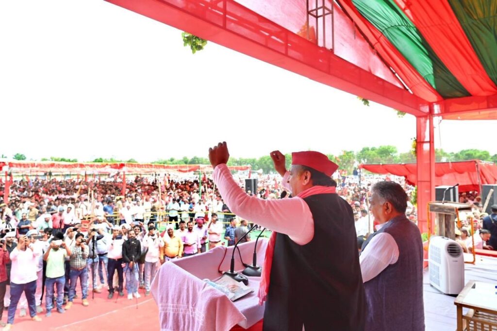 Akhilesh Yadav Addressing a Political Rally