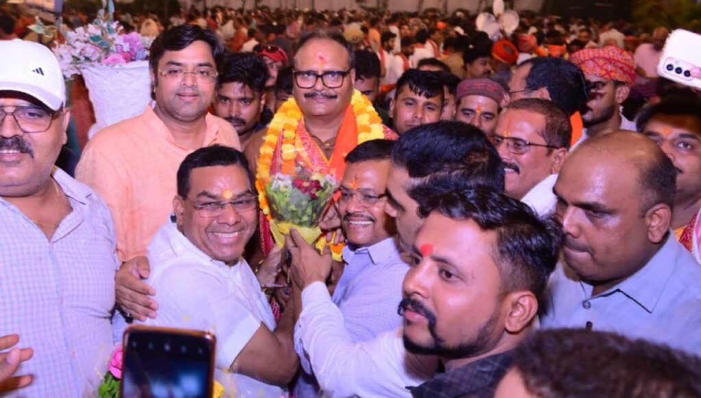 Brajesh Pathak's Rousing Rally Gathers Momentum in Mirzapur Election Campaign