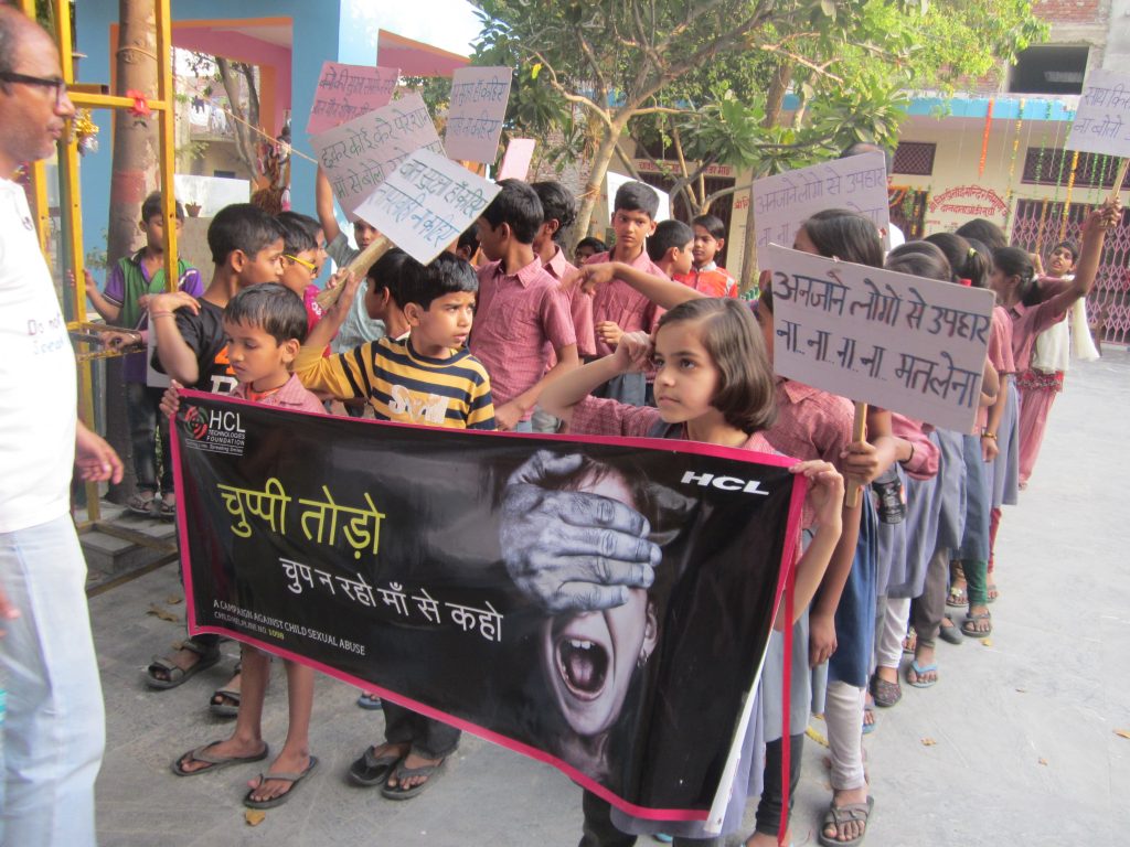 Young Students Participating in “Chuppi Todo” Campaign