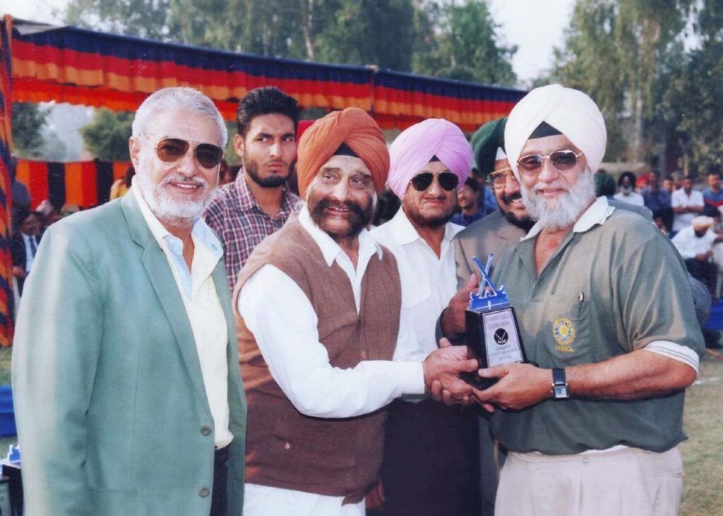 Col. (Retd.) Balbir Singh Receiving Award from the Cricket Legend Bishen Singh Bedi