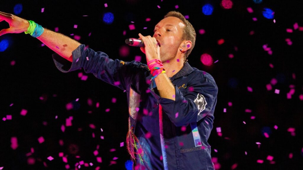 Chris Martin Honors India with Heartfelt Rendition of Vande Mataram at Narendra Modi Stadium