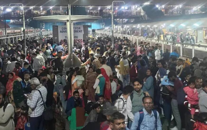 18 Dead in Stampede at New Delhi Railway Station