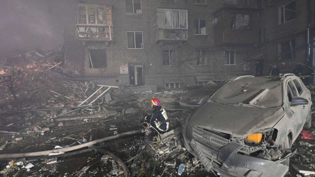 Russian Strikes Kill 25 in Ukraine