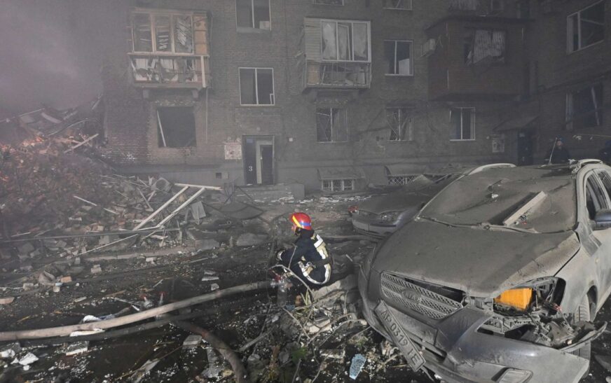 25 Killed in Russian Strikes as U.S. Freezes Aid to Ukraine